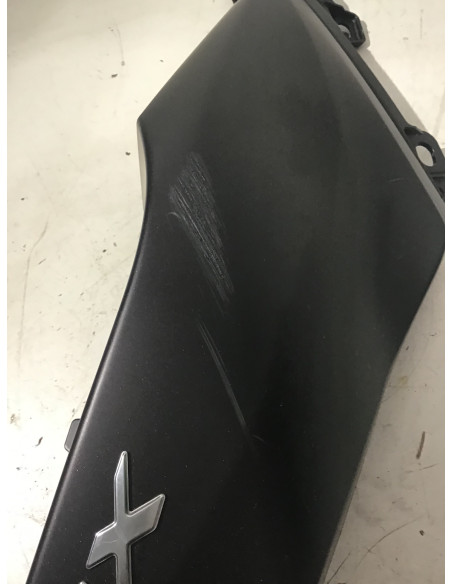 Flanc de selle droit YAMAHA X-MAX 300 - 2023 - BMK-F1741-00 Occasion