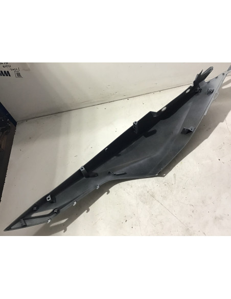 Flanc de selle droit HONDA FORZA 350 - 2022 - 83500-K1B-T000