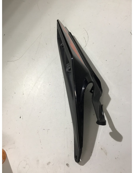 Flanc de selle droit KTM DUKE 125 - 2017/2023 - Occasion