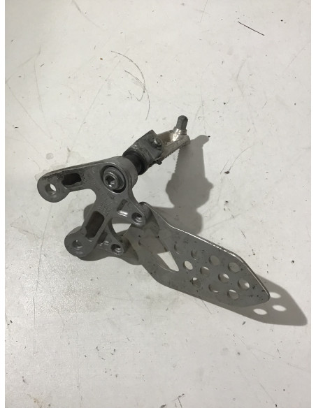 Platine repose-pied avant gauche SUZUKI GSXR 600 - 2004/2008 - 29G Occasion