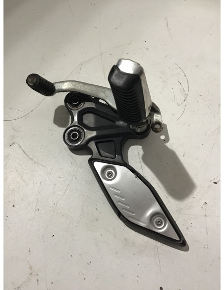 Platine repose-pied avant droit YAMAHA FZ8 800 - 2010/2016 - Occasion