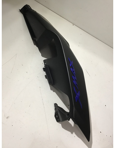 Flanc de selle droit YAMAHA N-MAX 125 - 2023 - BMK-F1741-00 Occasion