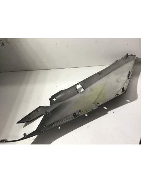 Flanc de selle gauche PEUGEOT METROPOLIS 400 - 2020/2024 - 1179438000