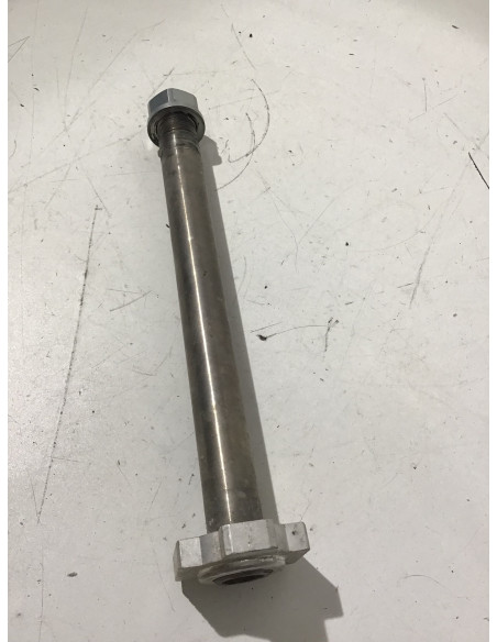 Axe de roue arrière KTM DUKE 690 - 2012/2015 - Occasion