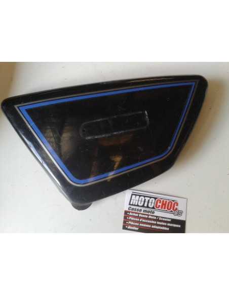 Cache latéral gauche SUZUKI GN 125 - 47211-05300