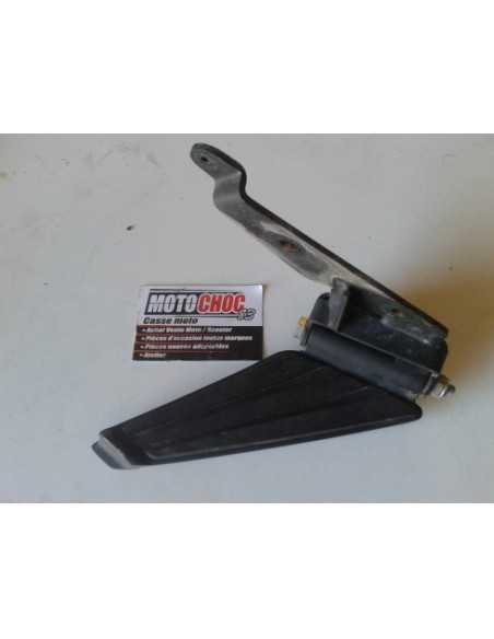 Platine repose-pied arrière droit PEUGEOT GEOPOLIS 125